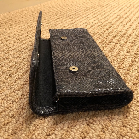 Reptile print clutch w/magnetic fold,soft material - Picture 5 of 6